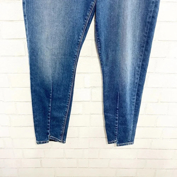 Hudson High Rise Nico Super Skinny Asymmetric Hem Jeans Women's Waist Size 32 - Picture 3 of 7